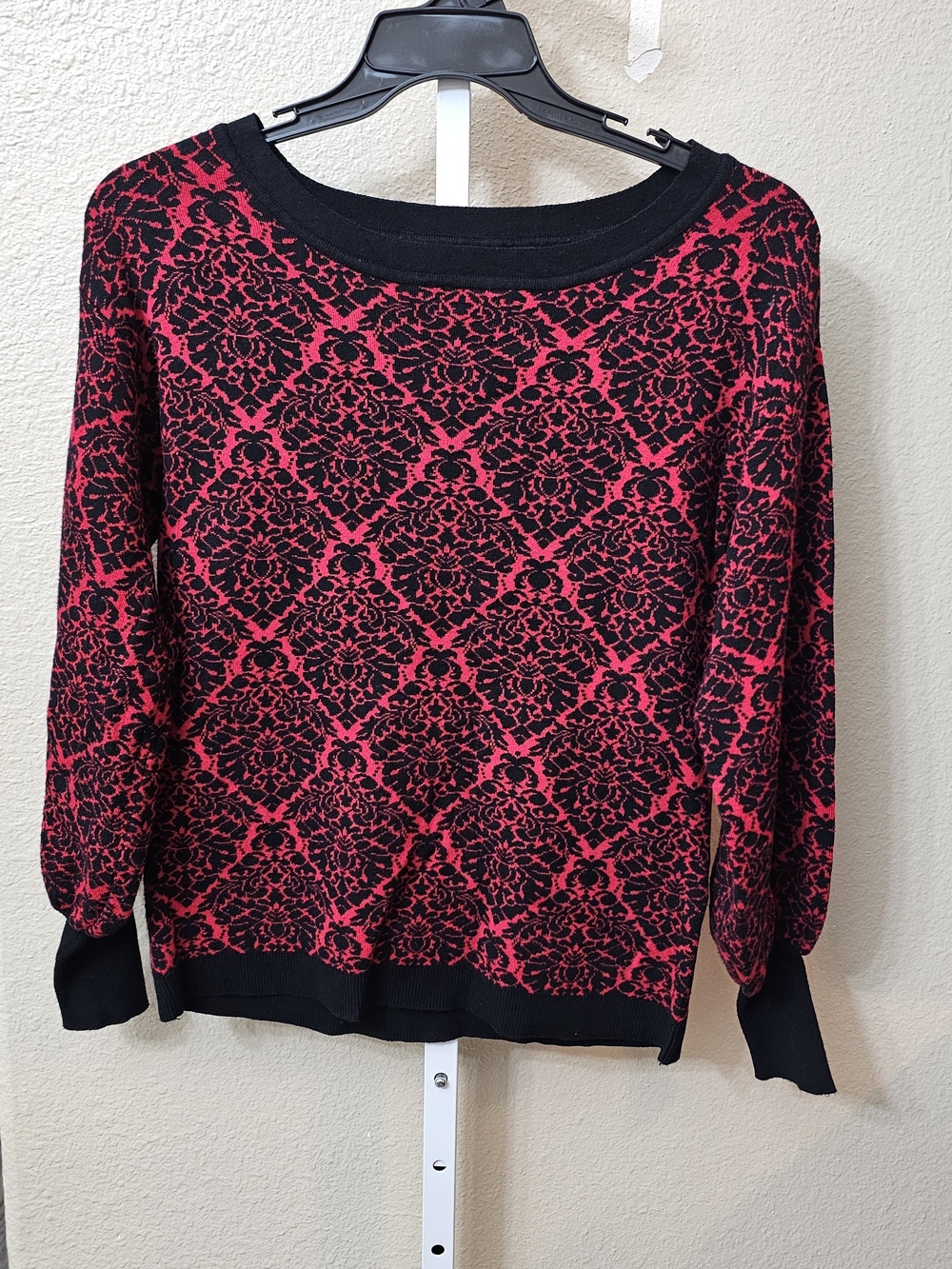 New York & Company Black and Hot Pink Damask Crewneck Sweater M